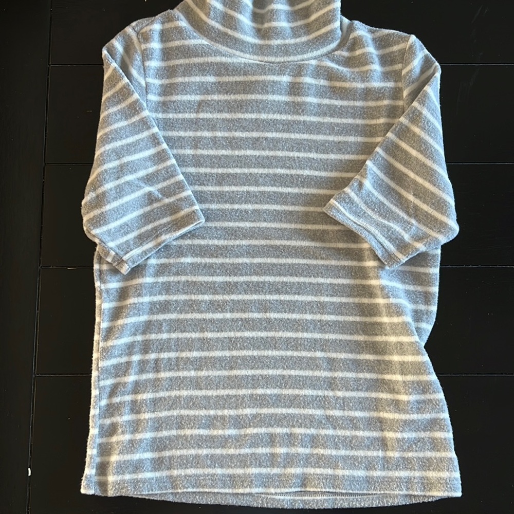 Grey/white stripped turtleneck - shorter sleeves